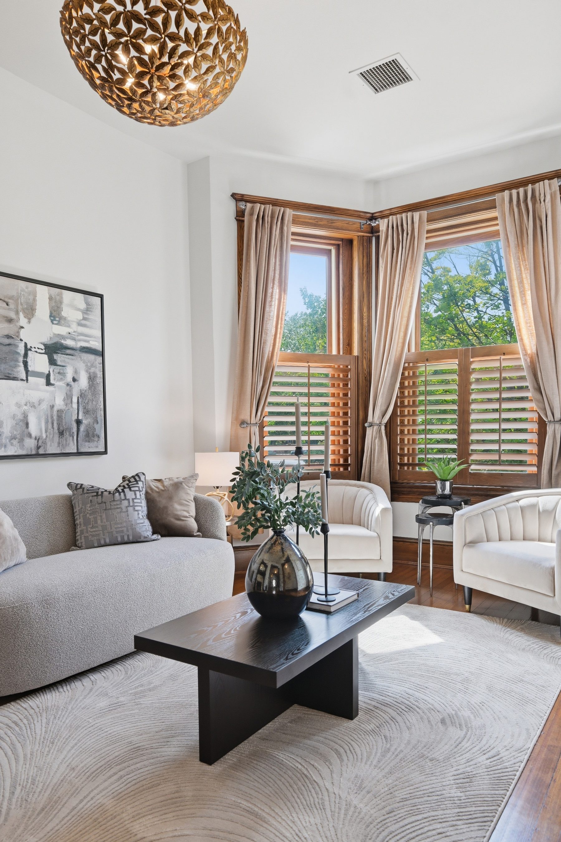 Bay window sitting area with original woodwork