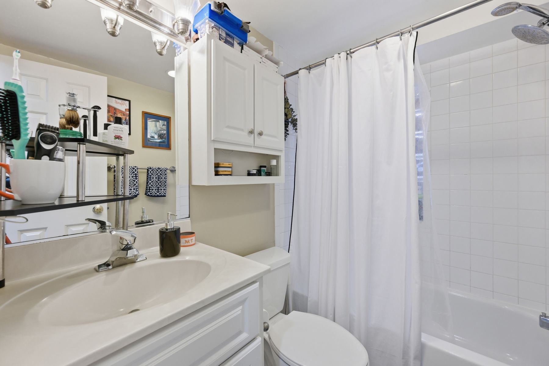 Lower-level suite kitchen