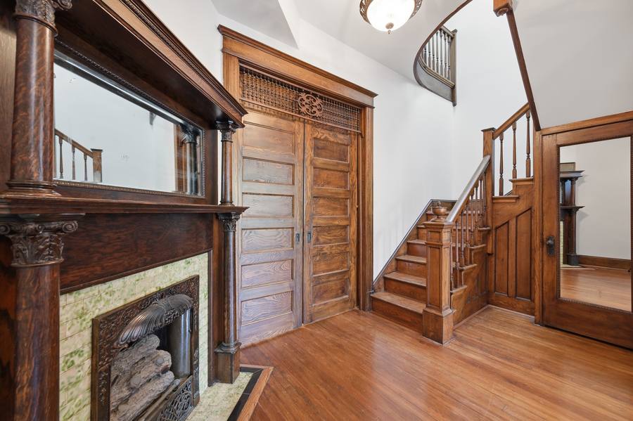 1302 A Street SE interior photo 3